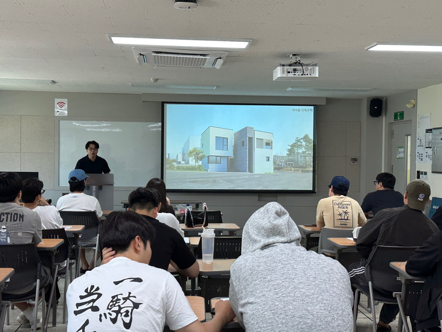 2025년 실내건축디자인과 산업체 인사초청 특강: 다락건축사사무소