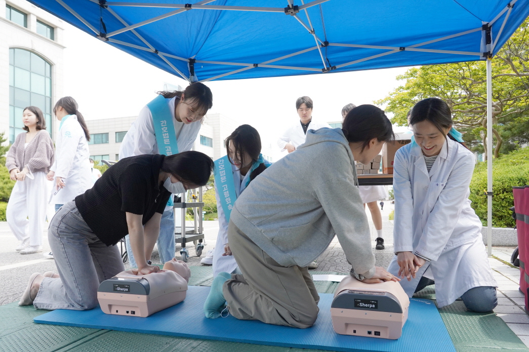 간호학부, ‘국제 간호사의 날’ 기념해 교내 봉사 및 간호법 홍보 활동 진행
